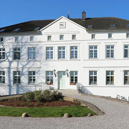 Herrenhaus App.1 *