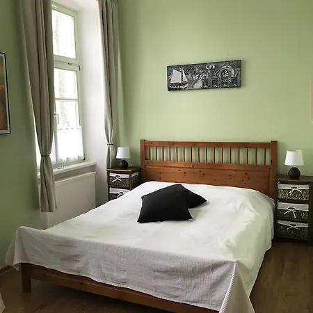 Herrenhaus App.1 アパート